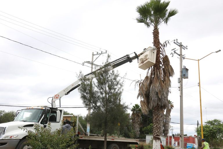 Gestionan electrificación en comunidades de La Pila