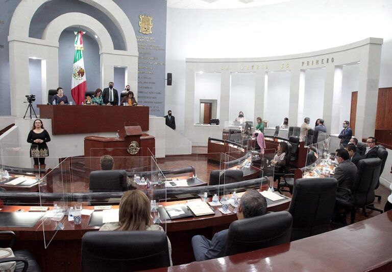 Gustavo Barrera y su yerno Mauricio Ramírez Konishi violentan la ley del TEJA