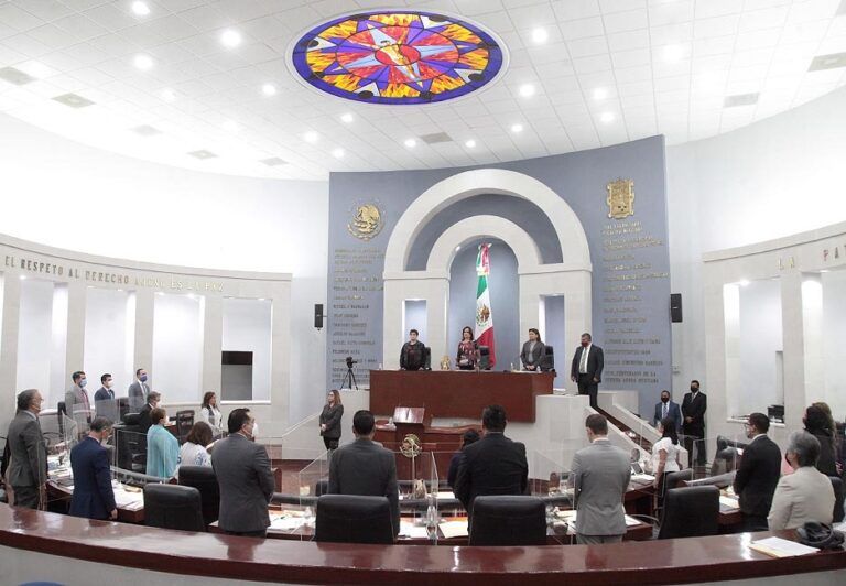 Aprueban en comisiones reformas para sancionar a servidores públicos que retrasen sin justificación el pago de un laudo laboral declarado firme