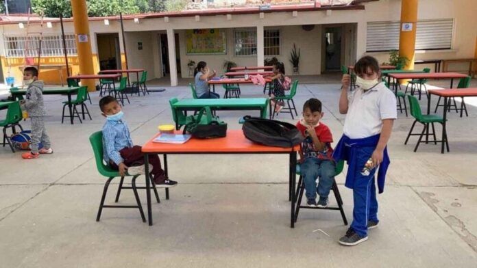 Niños y niñas retoman clases presenciales en la comunidad de capulines