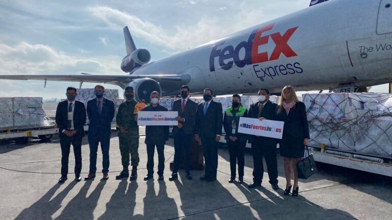 México recibe 1.75 millones de dosis de vacuna Moderna