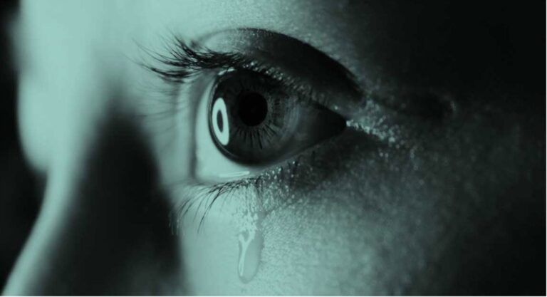 Hallan a menor colgada en su hogar