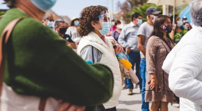 Batalla contra el COVID-19 va por buen camino; casos diarios siguen disminuyendo