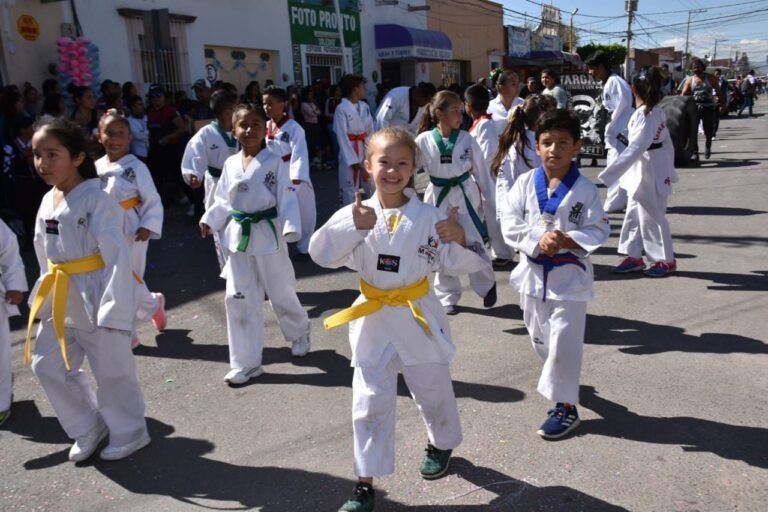 Desfile del 20 de noviembre en SGS contará con figuras deportivas de renombre
