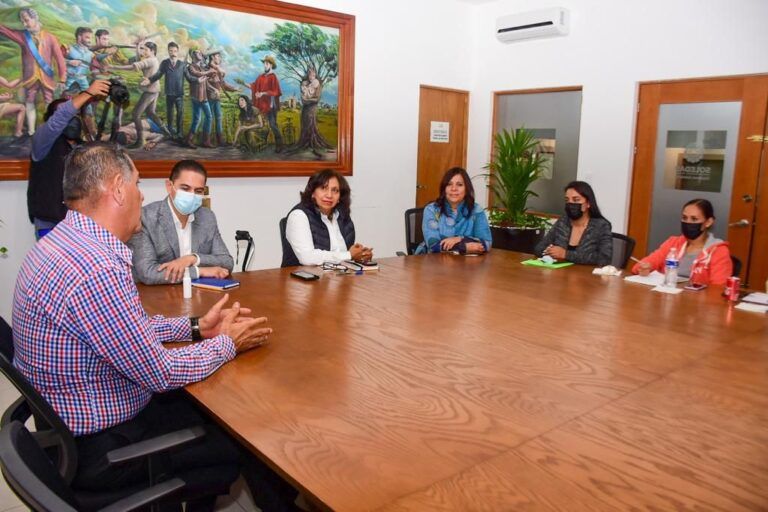 Leonor Noyola se reúne con empresarias