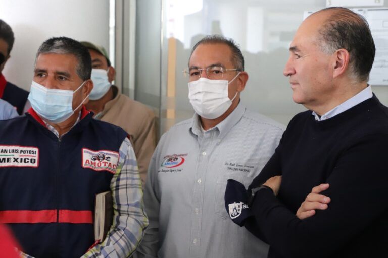 Transportistas se comprometen a trabajar de la mano con el alcalde Enrique Galindo