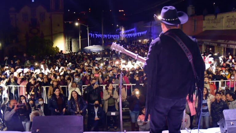 Bobby Pulido le canta a mexquitenses y cierra festival de invierno
