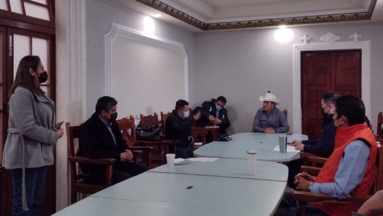 Alcalde toma protesta a Consejo Municipal de Transporte