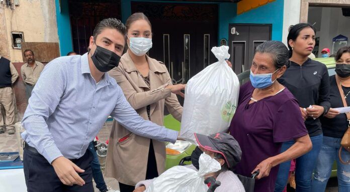 tierra.-entrega becas alimentarias,