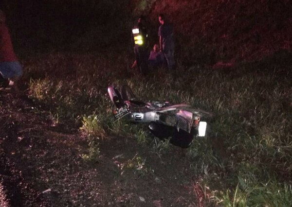 reyes.- dos muertos en choque de moto, en zanja.