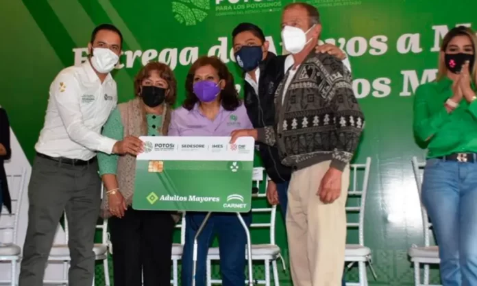 entregan-becas-a-madres-solteras