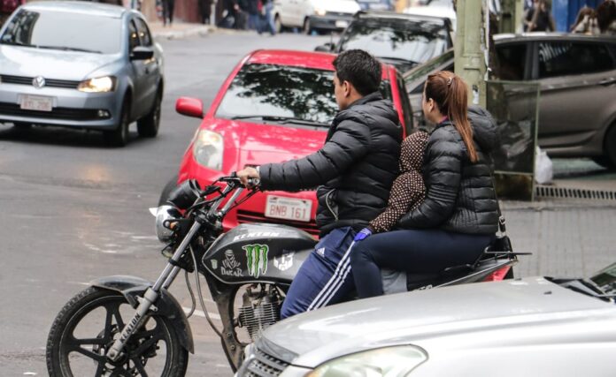 motociclistas sin casco