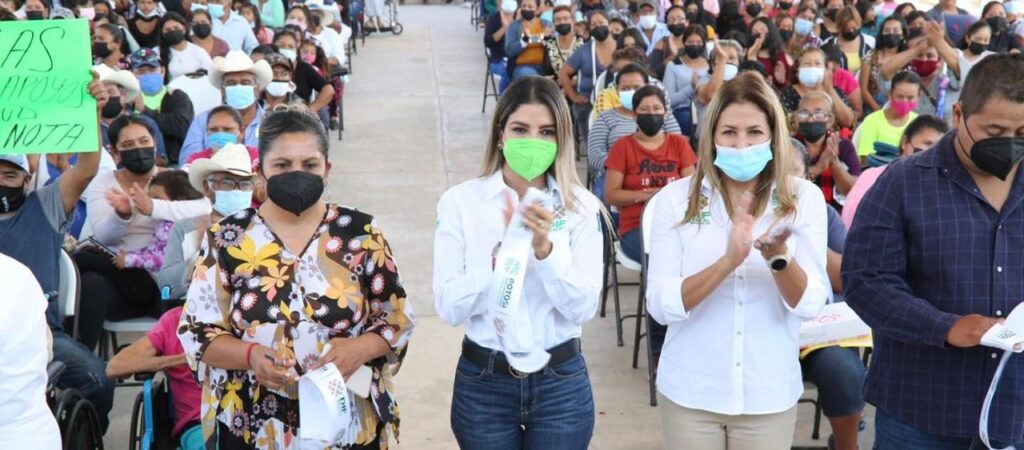 La presidenta honorífica del DIF, Ruth González Silva, encabezó el acto inaugural del programa de salud