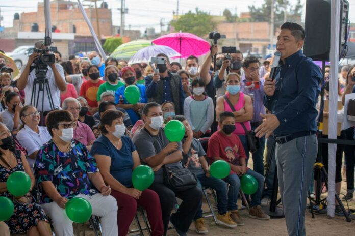 La colonia Libertad de México recibió en menos de un mes pavimentación de avenidas y ahora se construye una unidad deportiva que reforzará la vida comunal, disminuirá los índices delictivos y dará calidad de vida a sus habitantes.