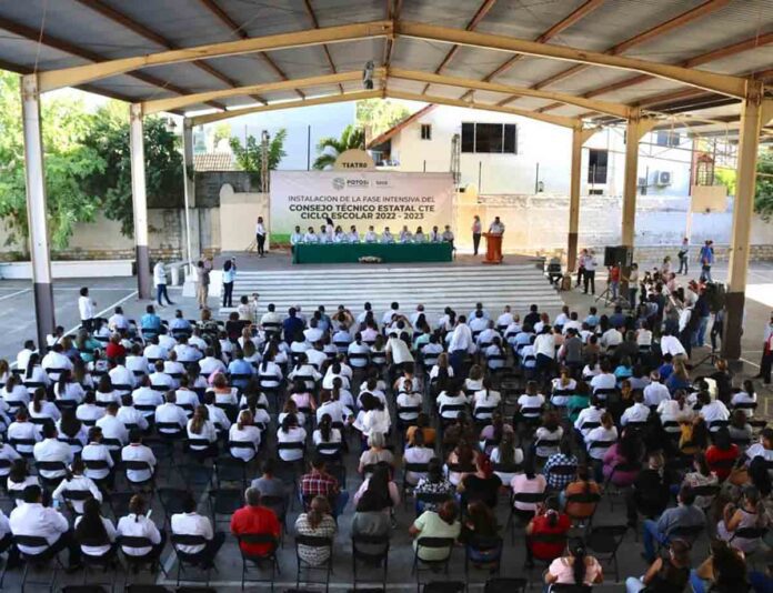 Articulan los trabajos dirigidos a planificar, organizar, coordinar, operar y evaluar proyectos congruentes y pertinentes con la situación educativa del Estado.