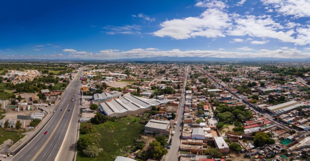 Entregan más 1500 permisos para obras mayores