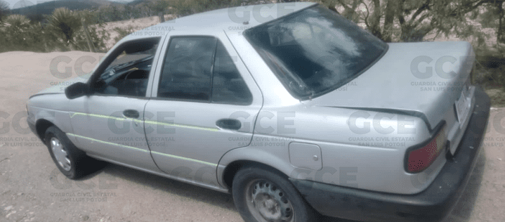 Detienen a dos hombres por posesión de vehículos robados