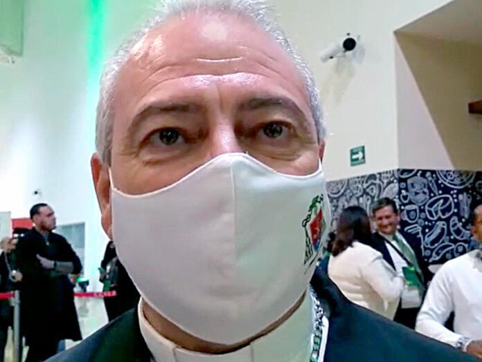 Arzobispo reconoce trabajo de Ricardo Gallardo