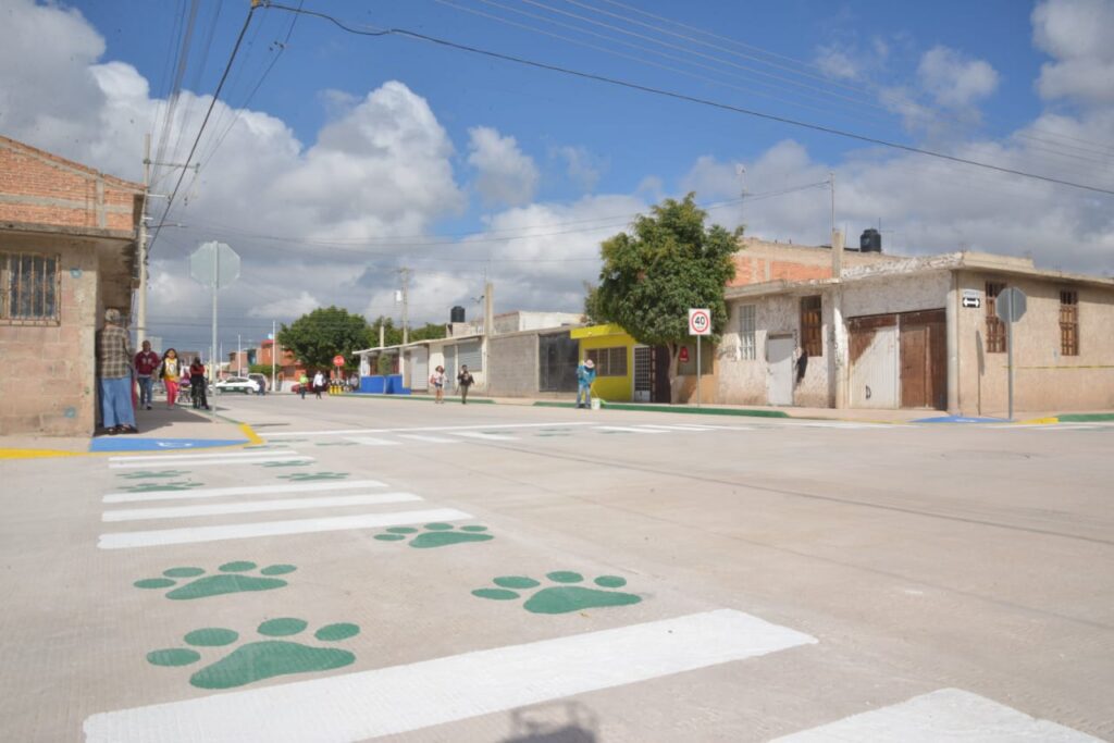 Inaugura Leonor pavimentación en calles municipales