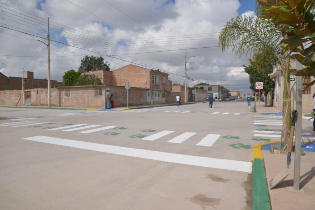 Inaugura Leonor pavimentación en calles municipales