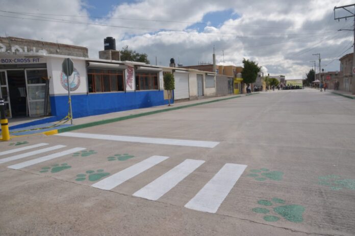 Inaugura Leonor pavimentación en calles municipales
