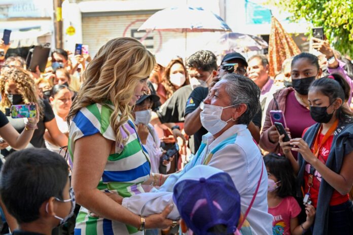 “Acércate a Rocío” atendió a las y los potosinos mediante la Clínica de Emociones Móvil desde el mercado República; destacó programas sociales del DIF Estatal.