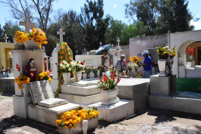 Servicios Municipales afina detalles para día de muertos
