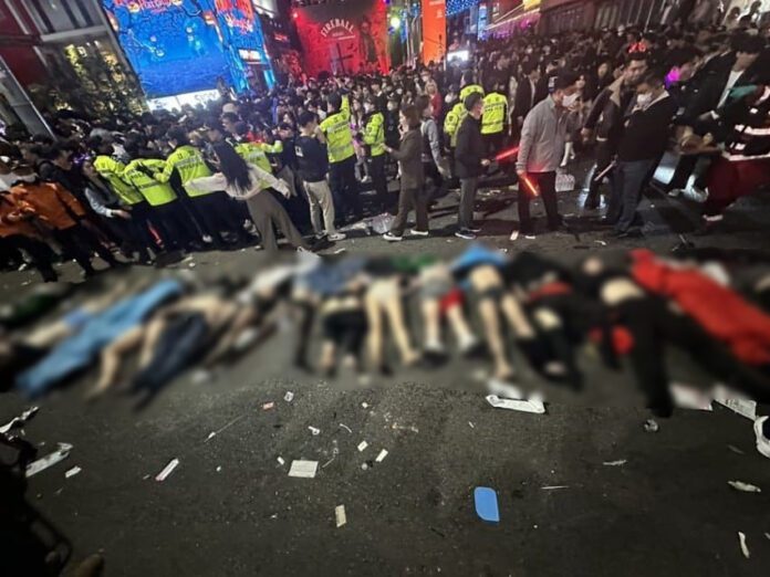 Más de 100 personas perdieron la vida en el Festival de Halloween de Seúl, Corea del Sur.