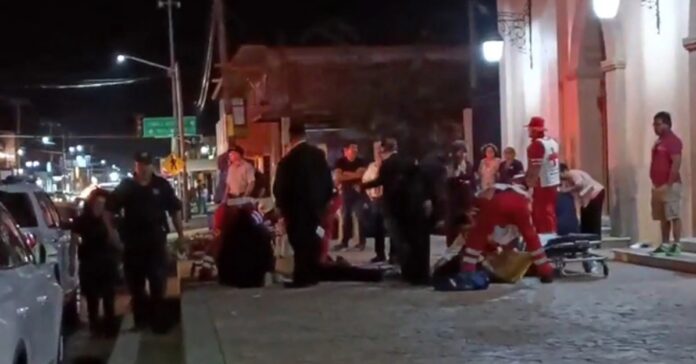 El sujeto de 32 años recibió cuatro disparos en el momento en que salía de la iglesia.