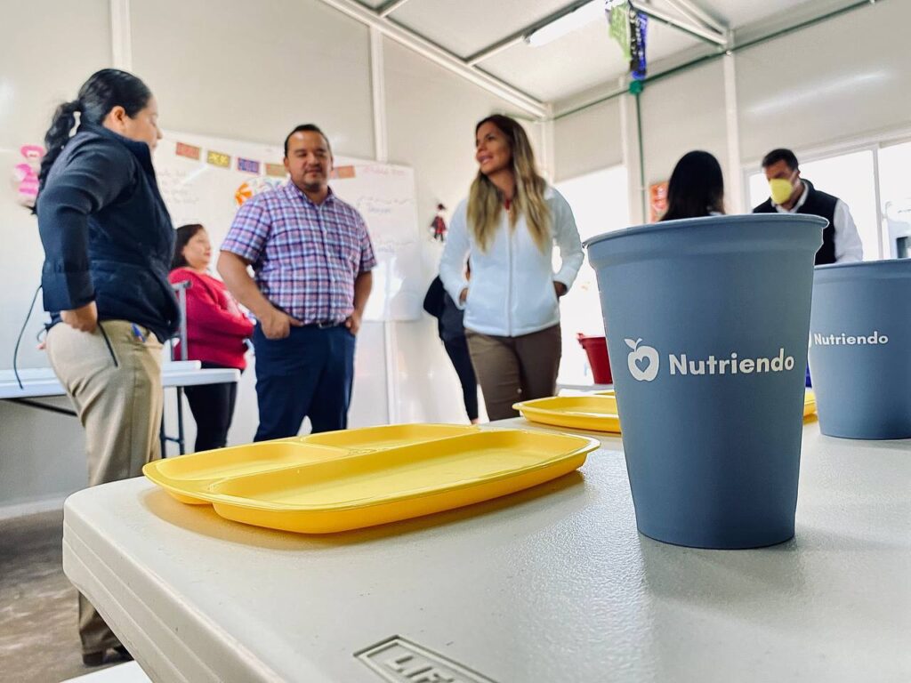 El alcalde de Villa de Reyes firmó un convenio de colaboración con la Fundación Nutriendo, con lo que se formaliza la dotación de desayunos escolares de forma gratuita a estudiantes del nivel preescolar en el municipio.
