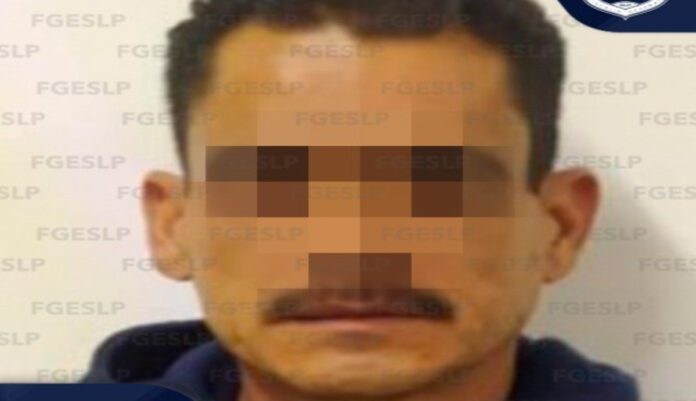 Aprovechando su condición laboral agredió de forma sexual a la víctima.