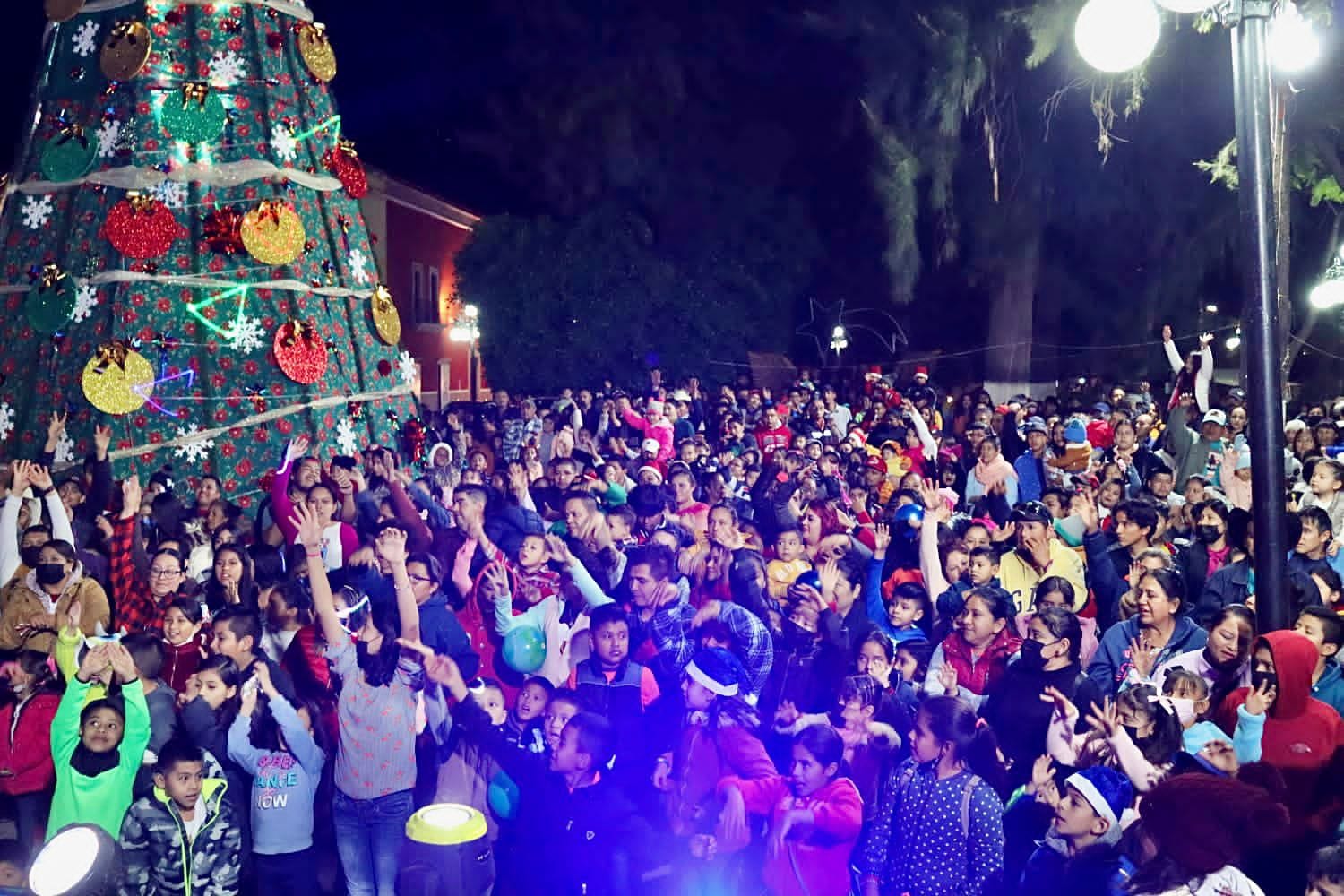 Caravana Navideña y encendido del Árbol | Periódico Region Centro