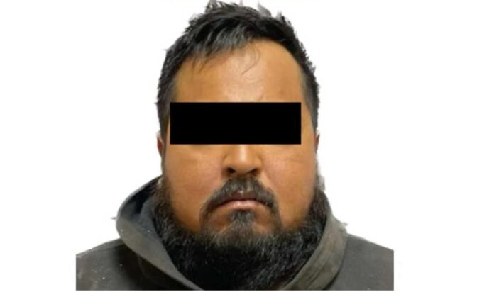 Intenta atropellar a su vecina, pero falla y mata al perrito de la mujer en Cuautitlán Izcalli.