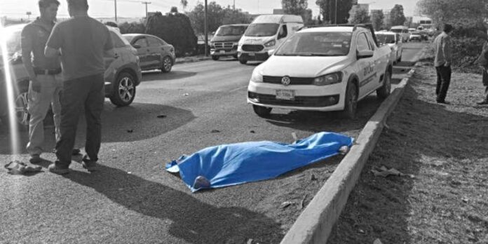 El accidente fue a la altura del hotel Holiday Inn El Quijote, en la superficie de rodamiento con dirección al sur.