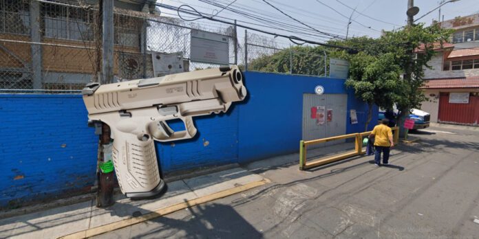 Tras pelea en Iztapalapa, un alumno arremetió contra otro con un arma de fuego.