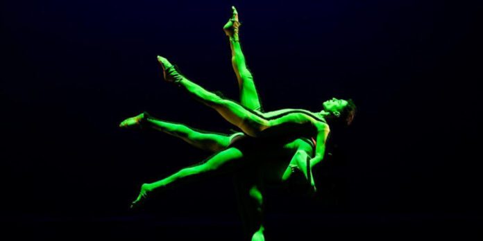 Tanto en el Teatro de la Paz como en el Teatro Polivalente, el público potosino disfrutó de la presentación del Ballet Provincial.