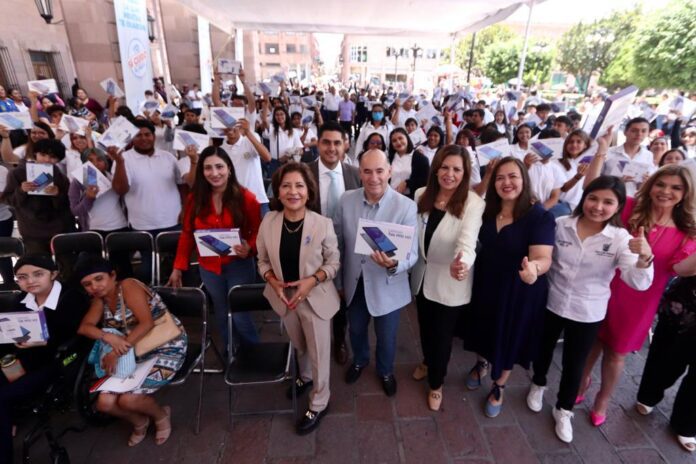 Alcalde Enrique Galindo apoya e incentiva a jóvenes potosinos a que continúen sus estudios universitarios