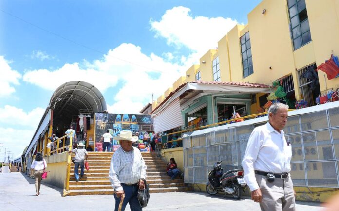 Locales abandonados en mercado República