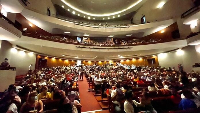 Promueve ayuntamiento espectáculos ordenados y seguros