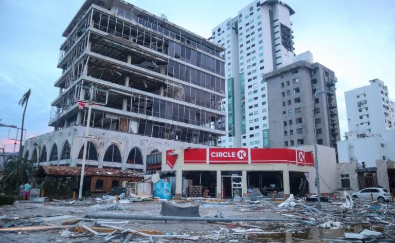 Abre la UASLP centro de acopio para afectados por huracán