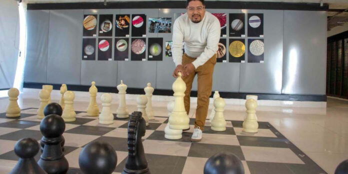 Tableros gigantes de la UNAM Juriquilla son el entretenimiento de estudiantes que brinda la universidad en el Campus queretano.