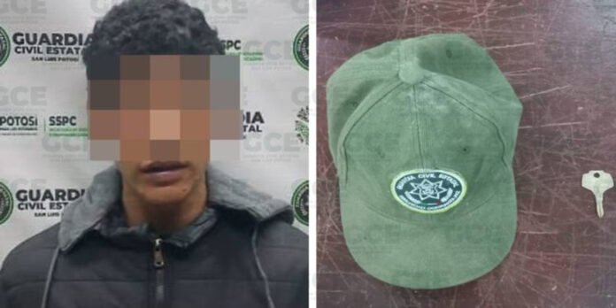 El presunto contaba con una gorra color verde, con el logotipo de la Guardia Civil Estatal.
