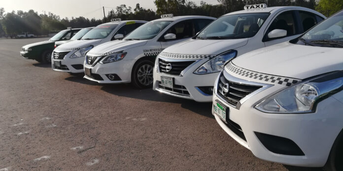 Las inspecciones continuas a los taxistas son para corroborar que cumplen con la ley y evitar que circulen vehículos piratas.