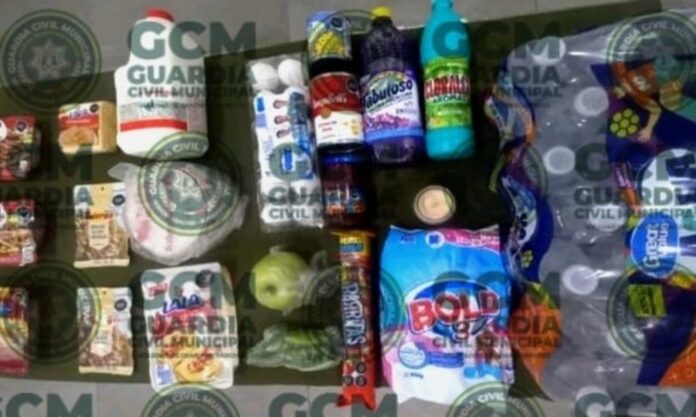 Arrestan a rateros por robo de un supermercado