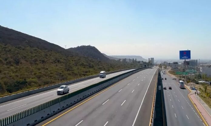 Carretera 57 cerrada sobre ambos sentidos